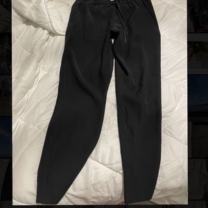 LULULEMON ON THE FLY PANTS 3/4 LENGTH